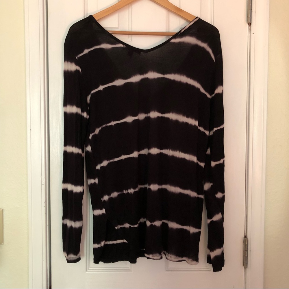Super soft and white tie dye v-neck